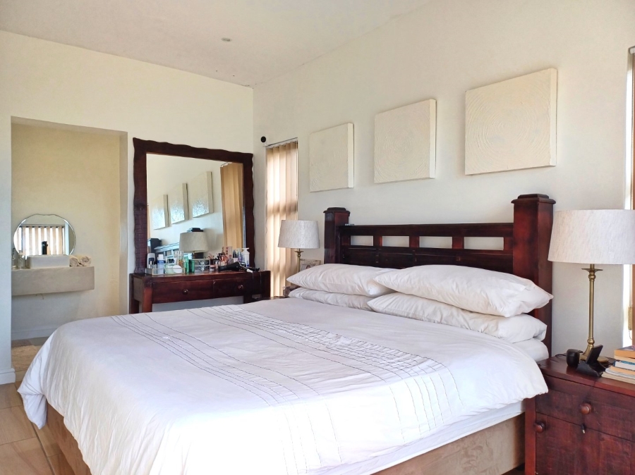 4 Bedroom Property for Sale in Avonddans Western Cape